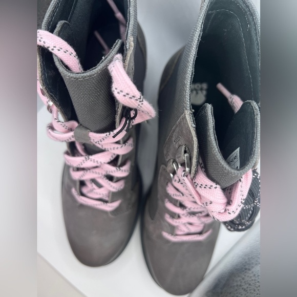 NWT Sorel Evie II wedge boots, gray/pink size 9 - Picture 3 of 12